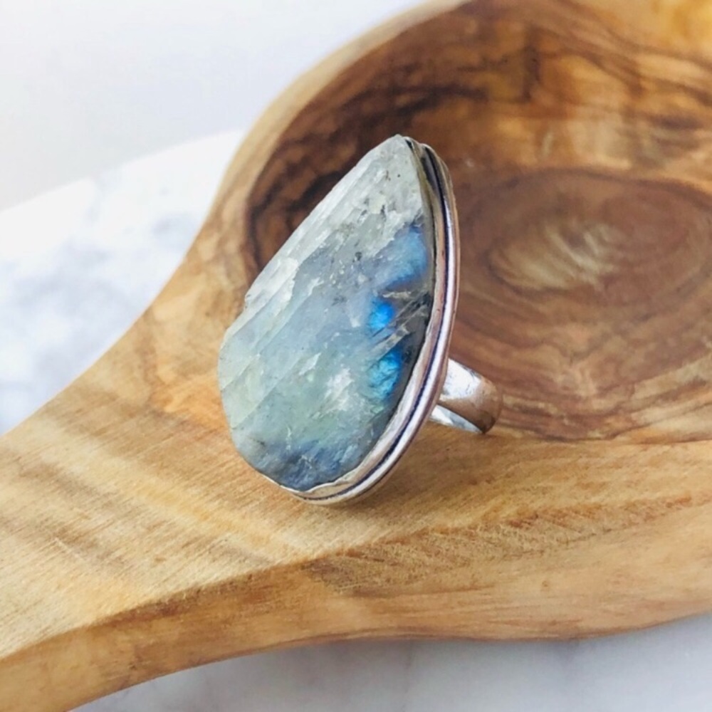 Labradorite Silver Ring - Picture 4 of 10